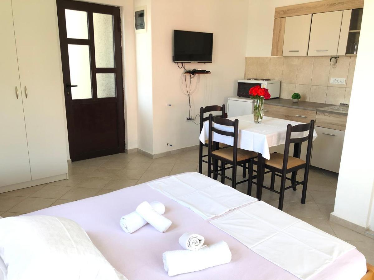 Apartments Radosevic Улцин Екстериор снимка