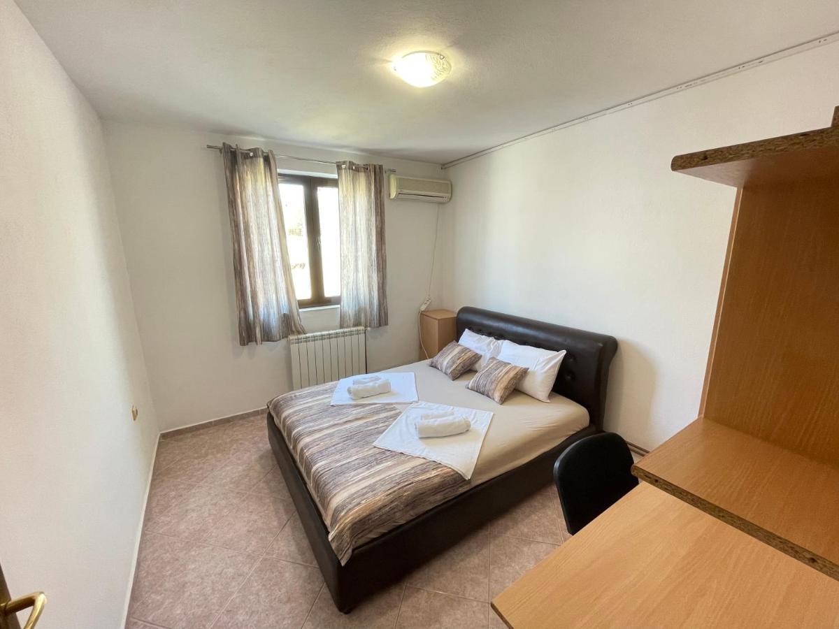 Apartments Radosevic Улцин Екстериор снимка