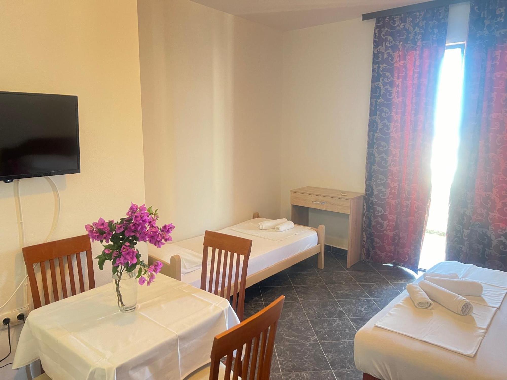 Apartments Radosevic Улцин Екстериор снимка